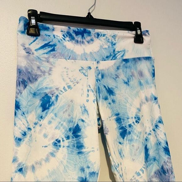 Onzie White/Blue Tie Dyed Cropped Legging Size S/M - Picture 2 of 6